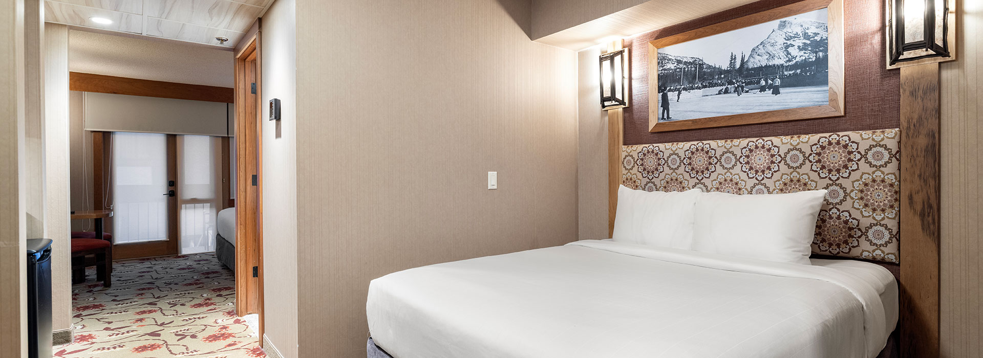 Superior split room with queen bed